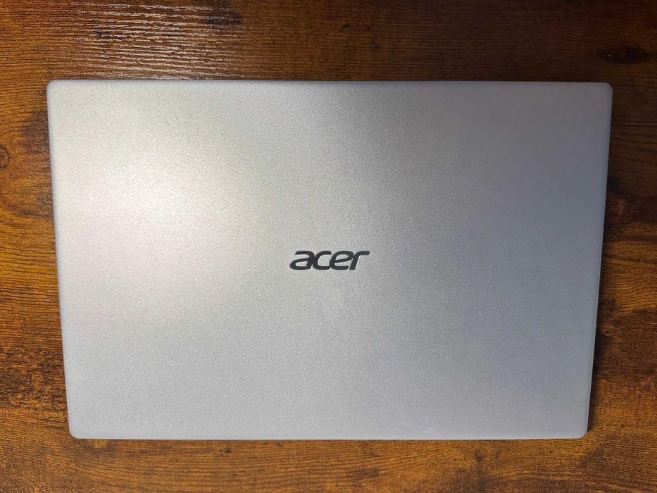 Acer Swit 3 Intel core i5 Intel Iris XE 8gb RAM / 512gb SSD