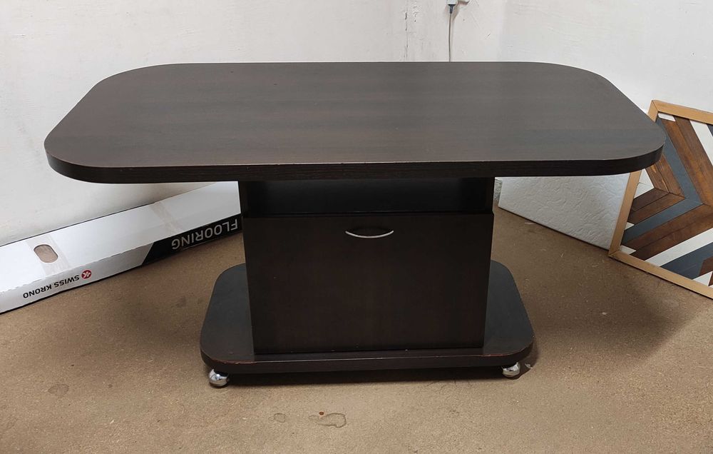 Голяма и масивна холна маса със шкаф цвят венге, маса за трапезария