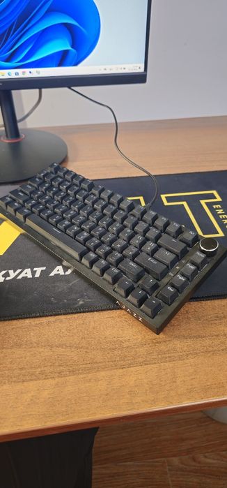 Игровая мезаническая клавиaтура