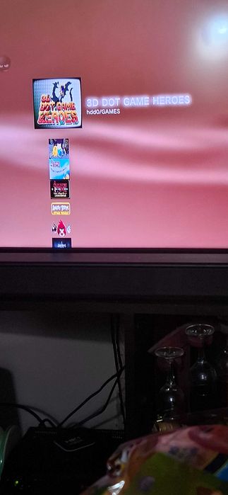 Плеистеишън 3,два джойстика и качени около 90 игри