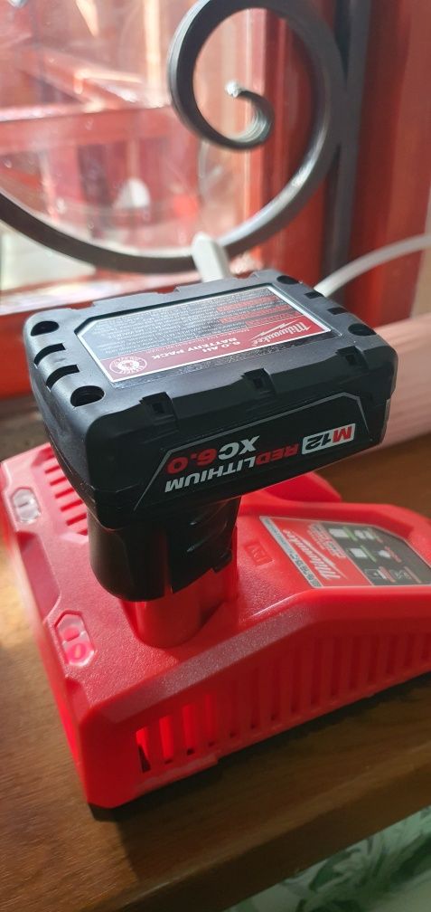 Продам аккумулятор от milwaukee m12 6A