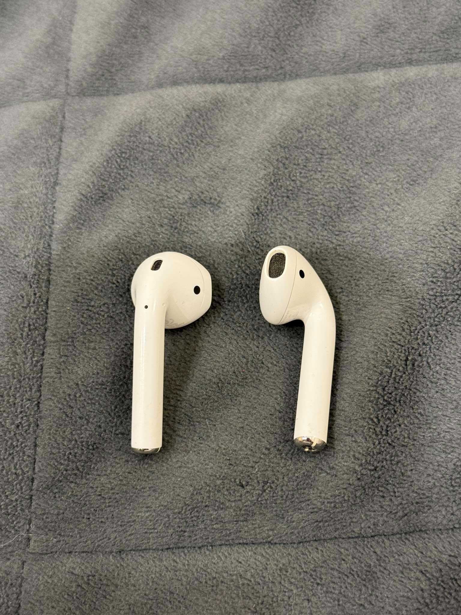 Apple Airpods 2 слушалки