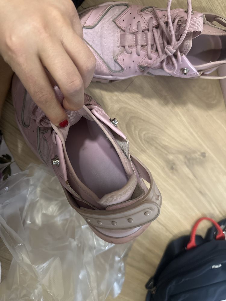 Продам кросовки и сумку оригинао calvin klein