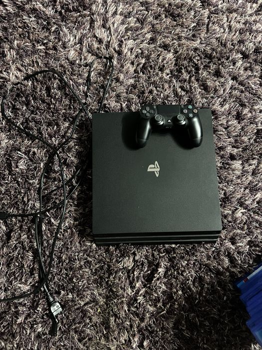 se vinde playstation 4 pro, 1tb , 16 jocuri‼️