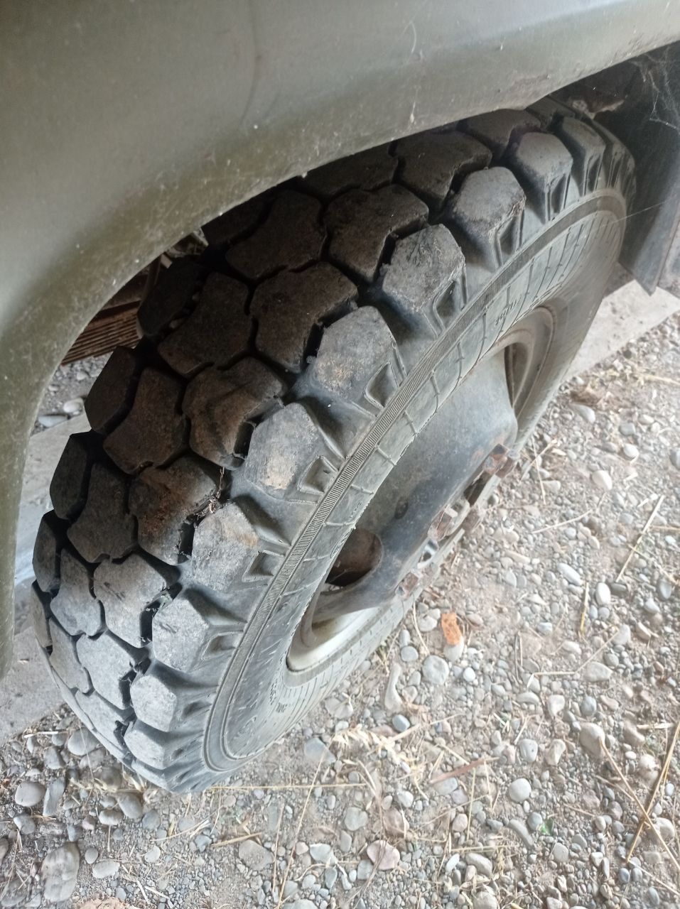 Gaz 53 srochna sotiladi