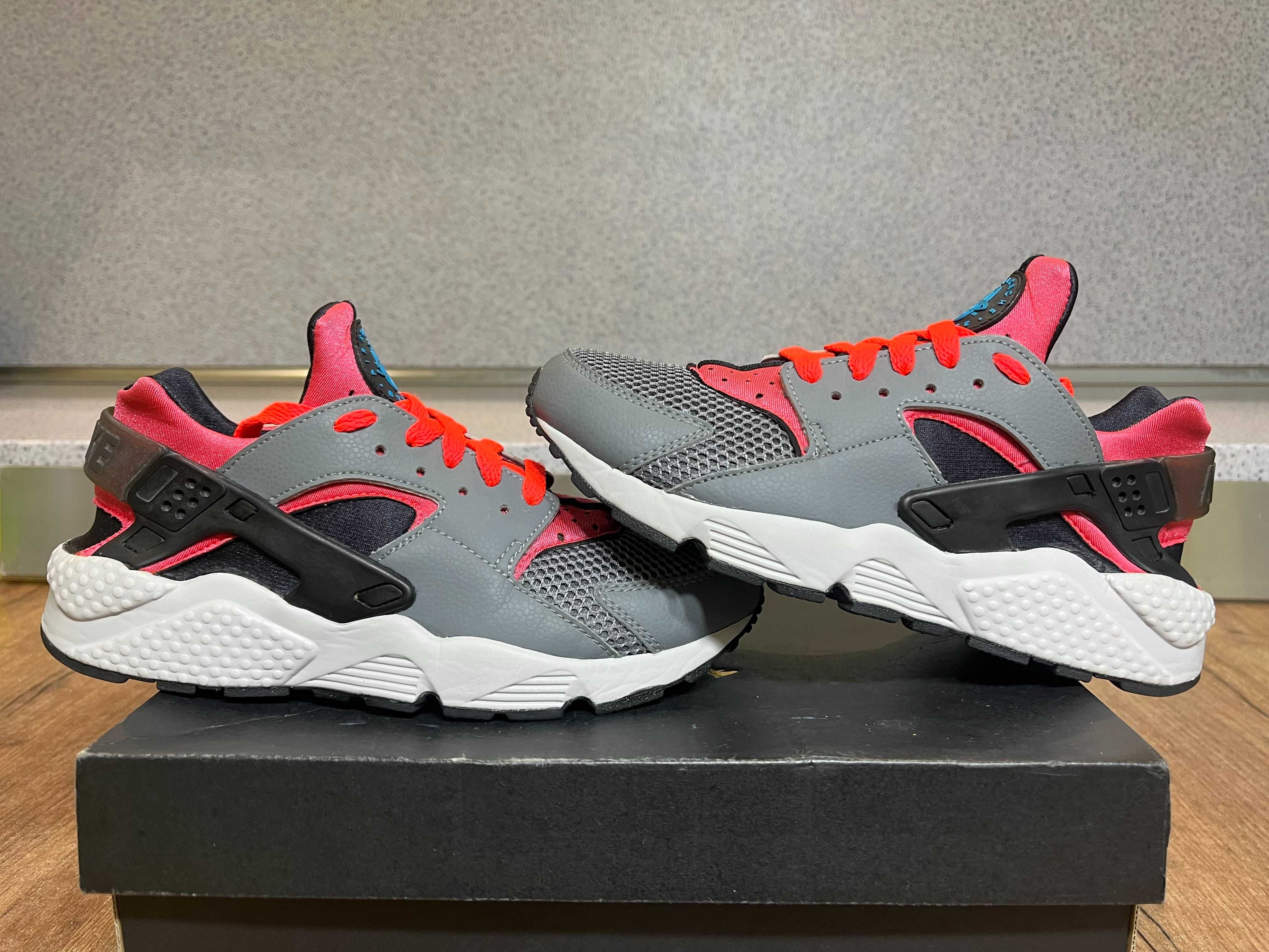 Оригинални *** Nike Air Max Huarache 'Bright Crimson'