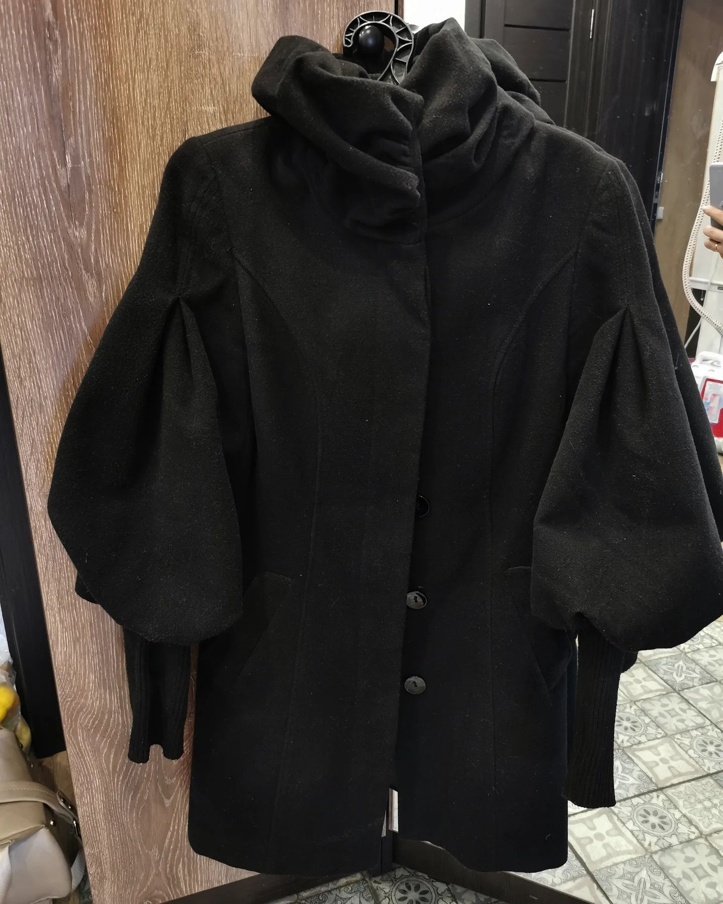 Продам чёрное пальто
