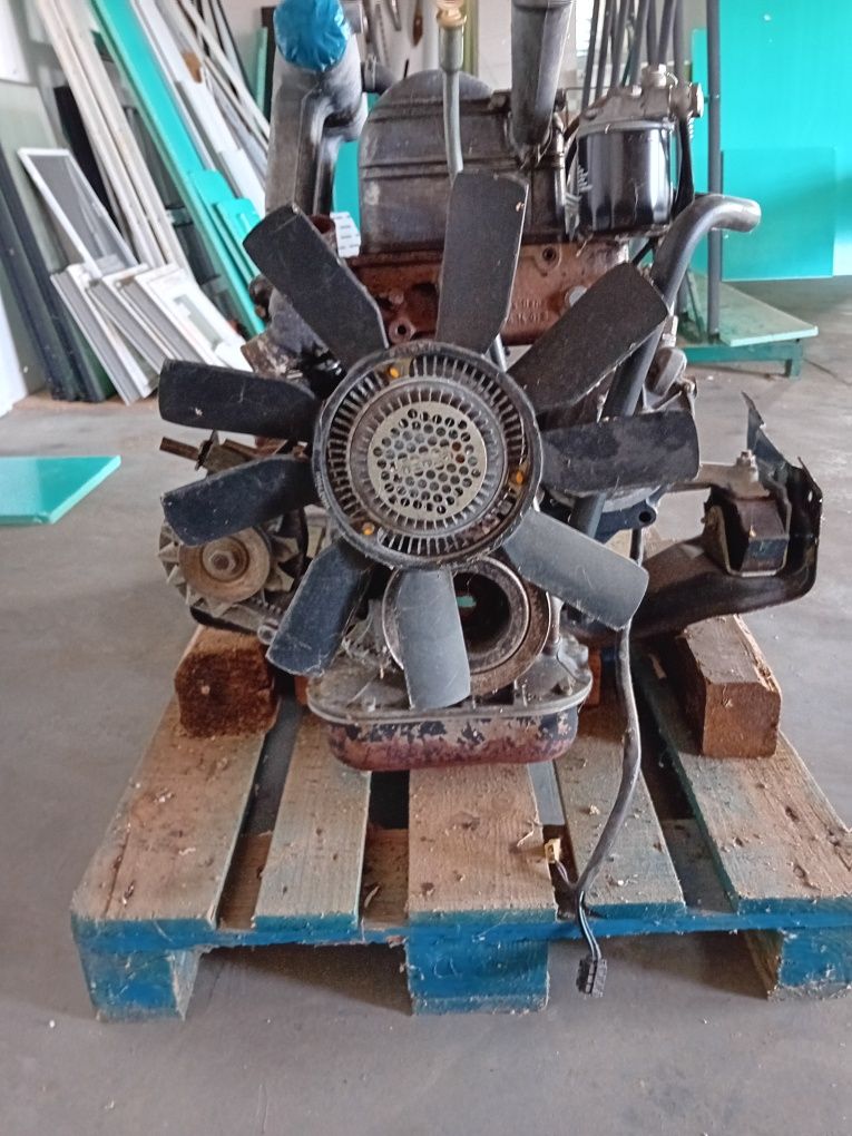 Motor Mercedes 2,4 diesel