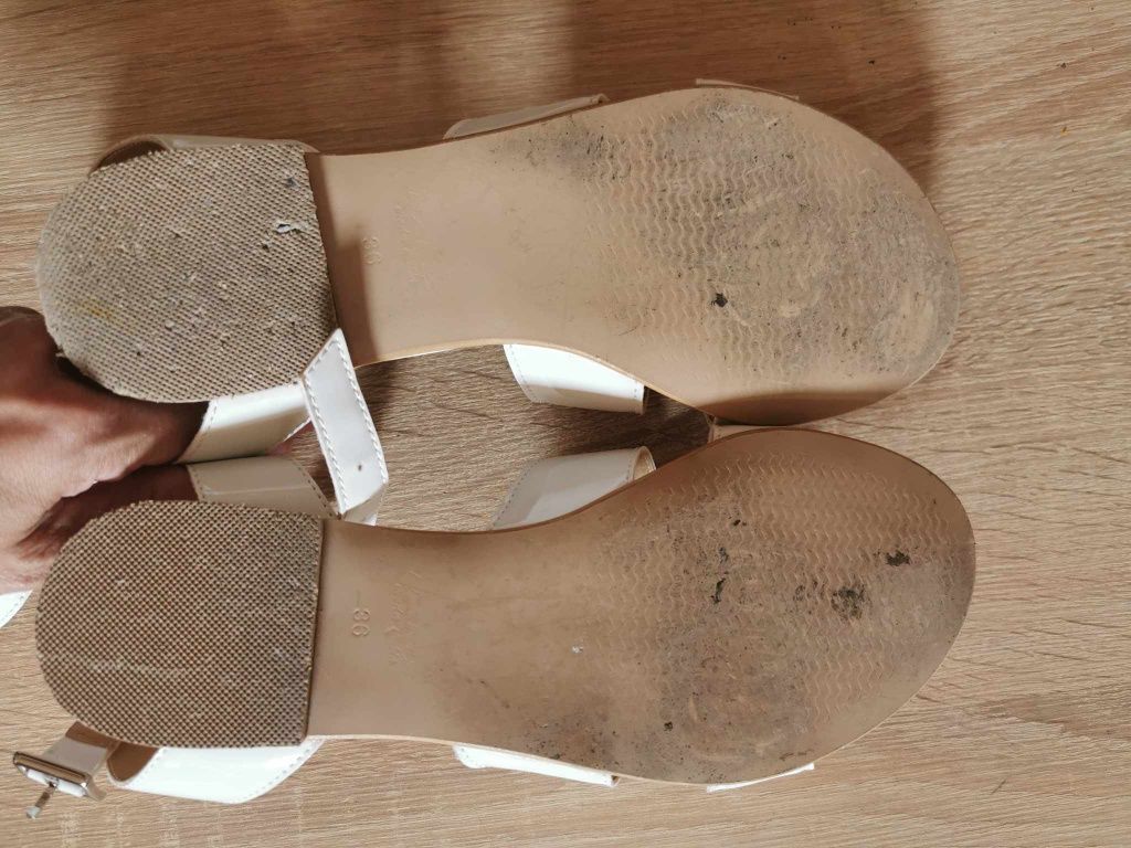 Оригинални сандали на Дарис