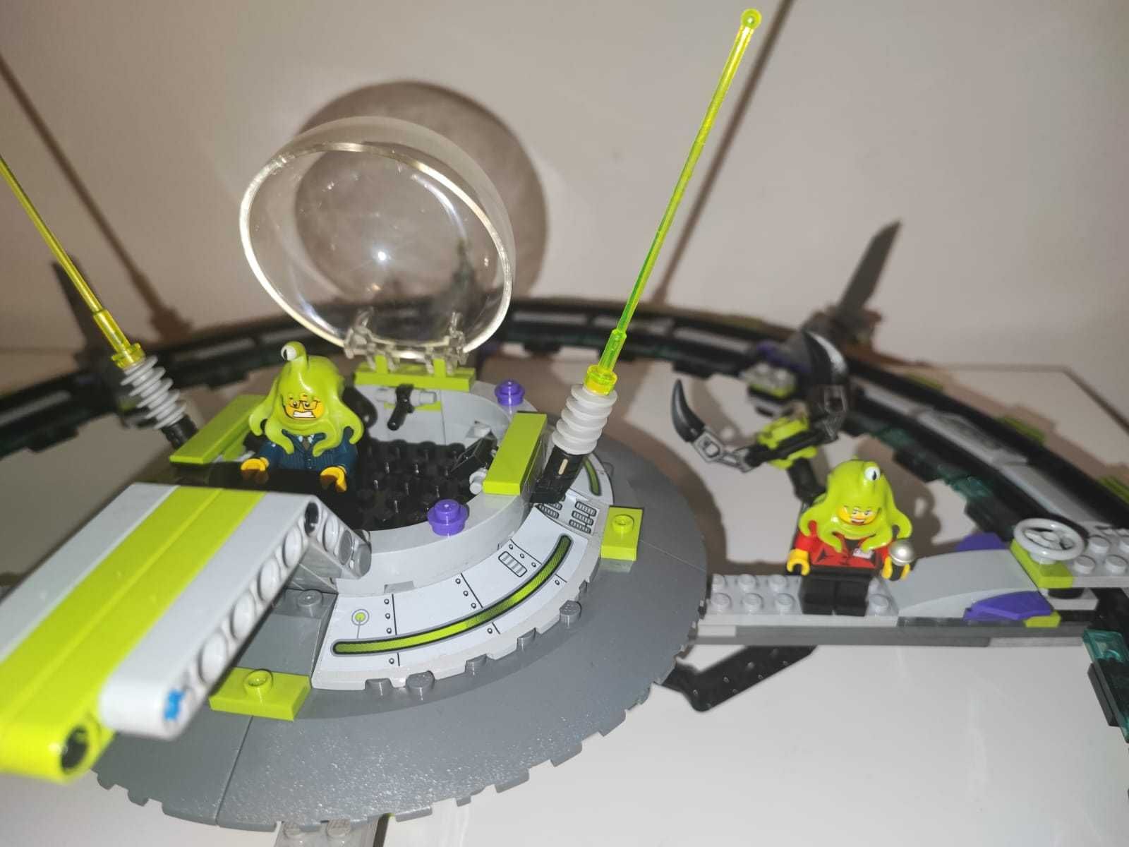 LEGO Alien Mothership Set 7065