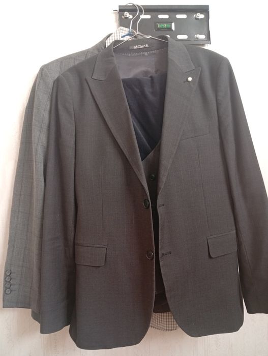 Kostyum shim sotiladi 48 razmeri