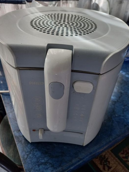 Продам фритюрницу Philips