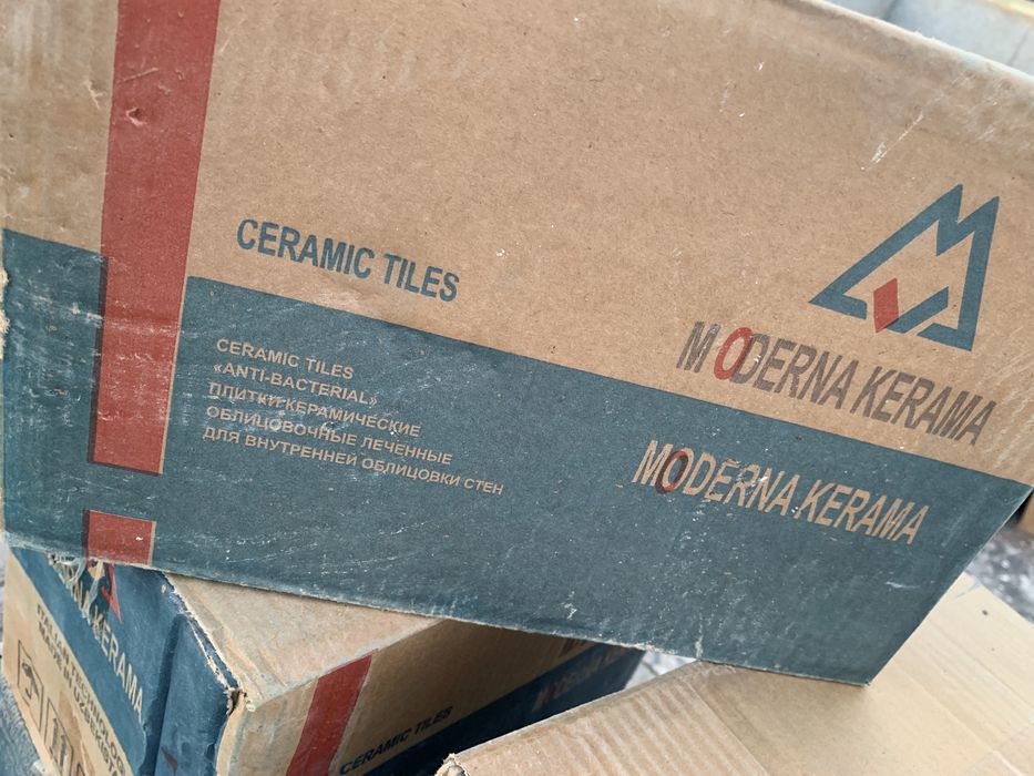 Кафель стенавой, цвет белый. В отличном состояний.