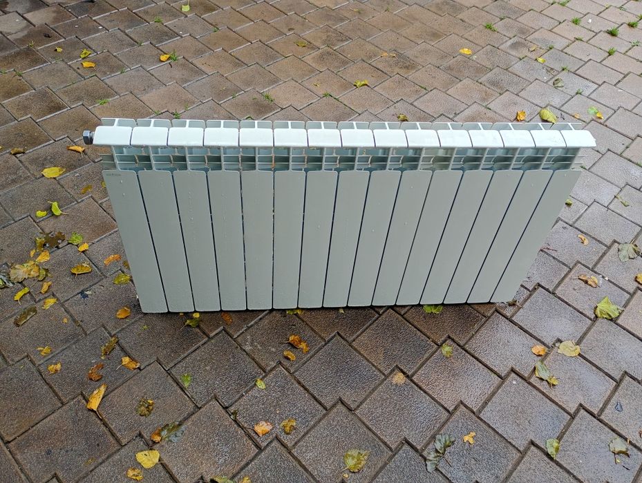 Vând calorifer aluminiu lungime 1200**×65