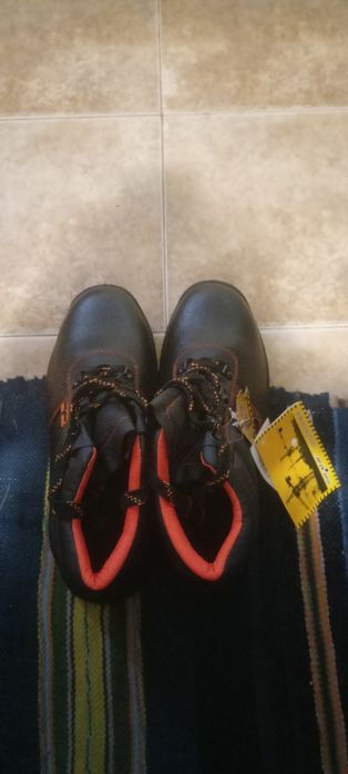 Работни обувки за строителството и др.