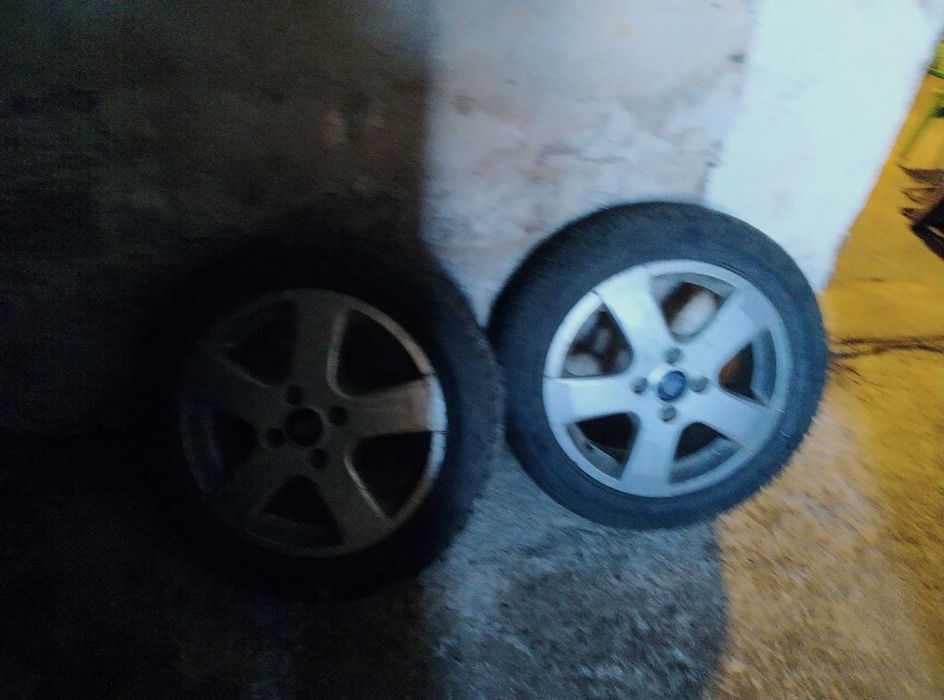 продавам рън флет гуми 16 цола с джантите 195-55-16 за форд фокус