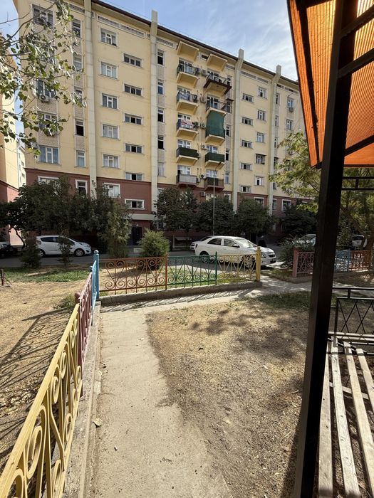 Срочна квартира сотилади сергели 6 А метро 2 чи бекат енида