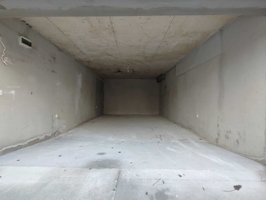 Самостоятелен партерен двоен гараж левски/изгрев