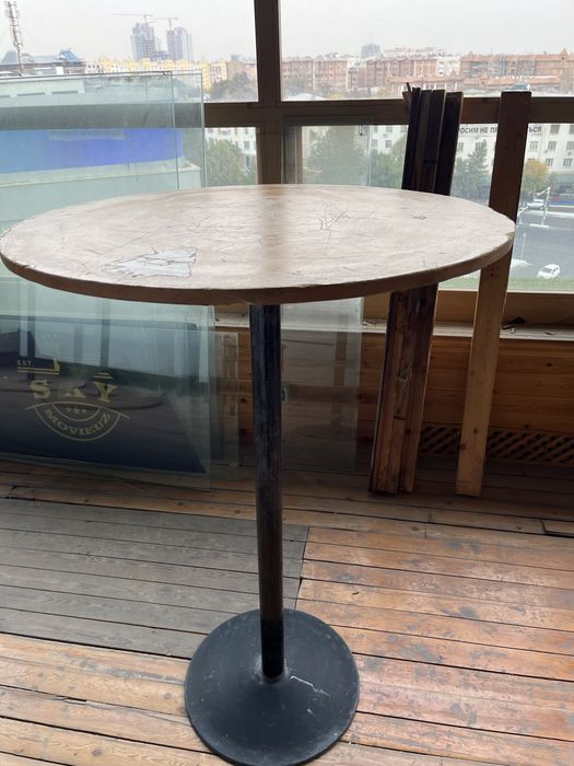 Барный стол круглый с металической ножкой