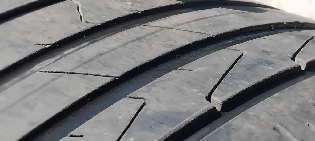 Гуми 235 45 17 Ханкук Hankook
 2 броя. Нов внос. Не са нови! Цената е