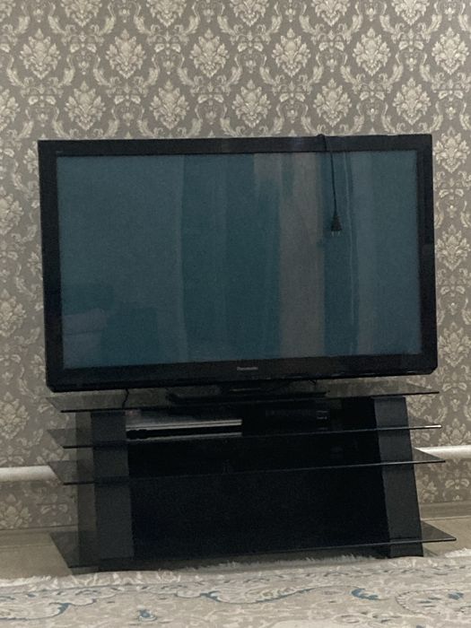 Продам телевизор с тумбой