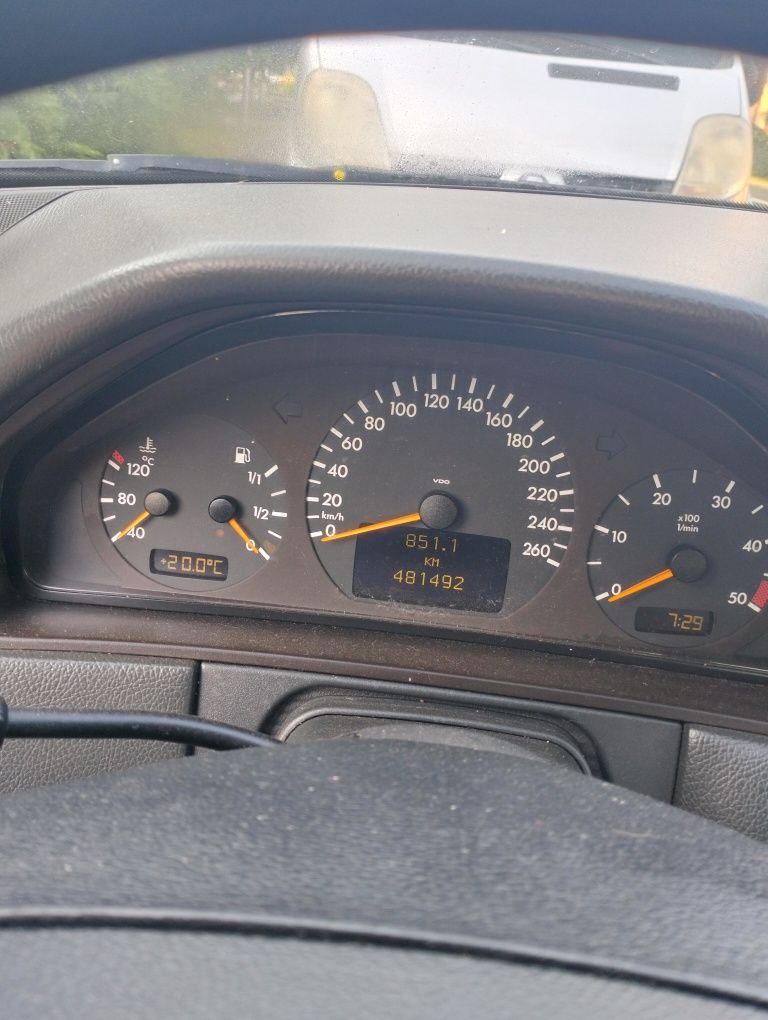 Vind Mercedes E Class