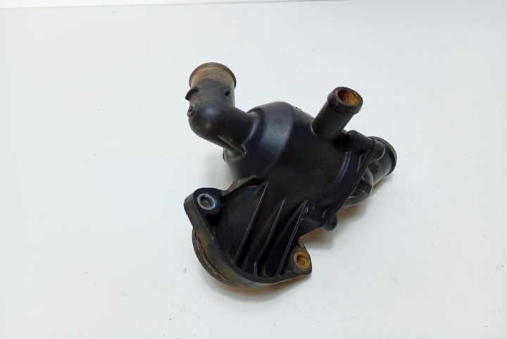 Carcasa termostat 03L121111R Volkswagen VW Passat B7 seria