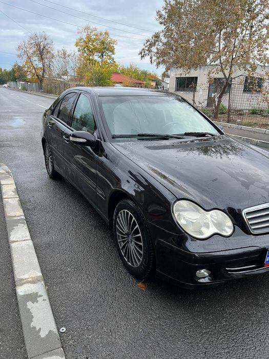 Mercedes C200CDI , 2005, stare impecabila, km reali, porneste la sfert