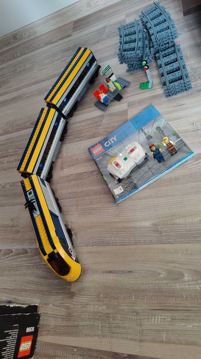 LEGO City 60197 - Tren Pasageri