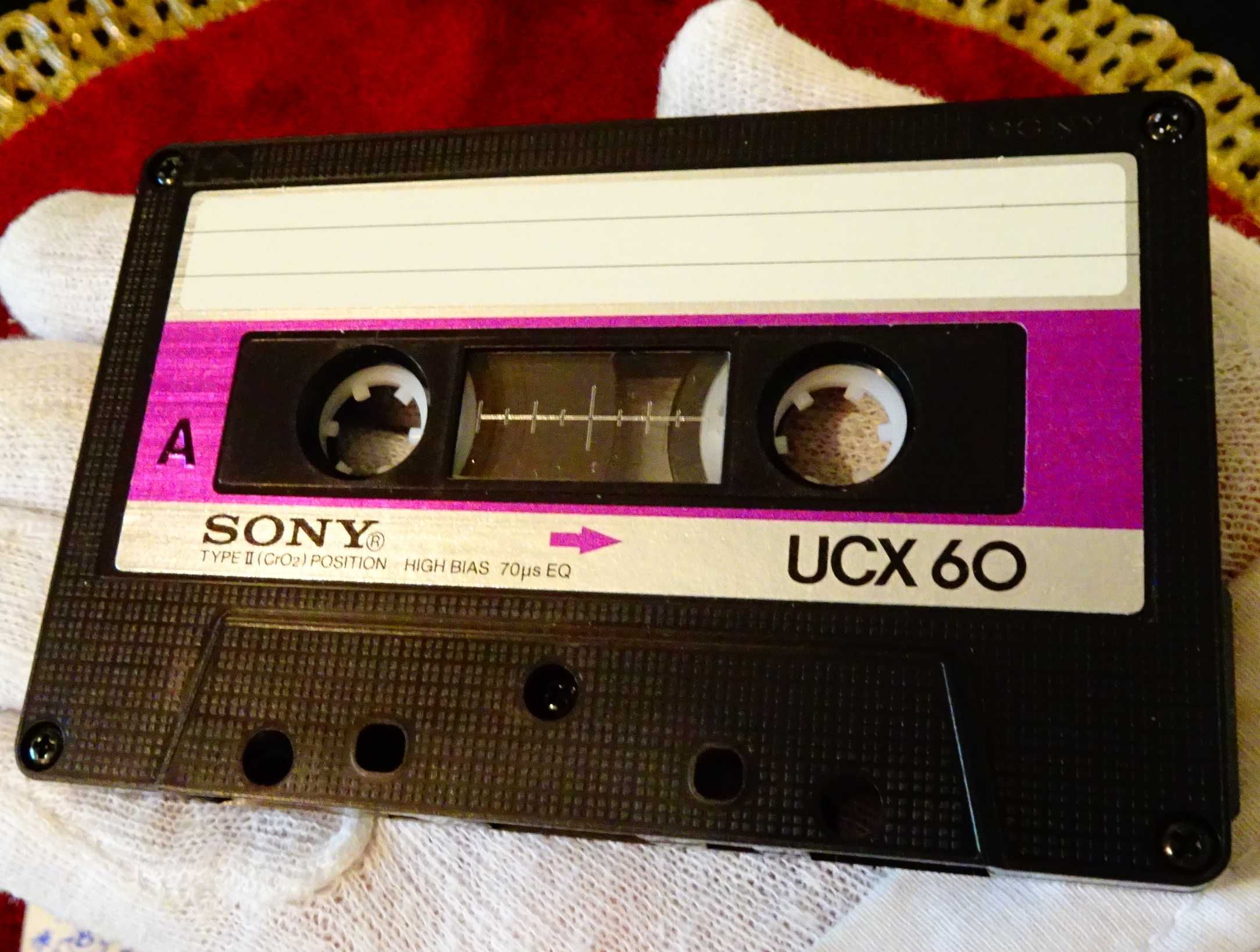 Аудиокасета Sony UCX60 с Queen и Slade.