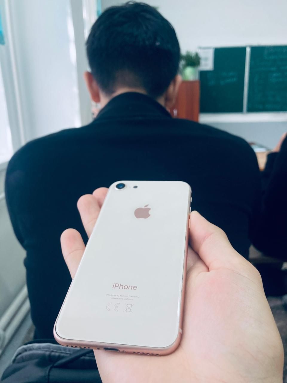 Айфон 8 по четкой цене идеал