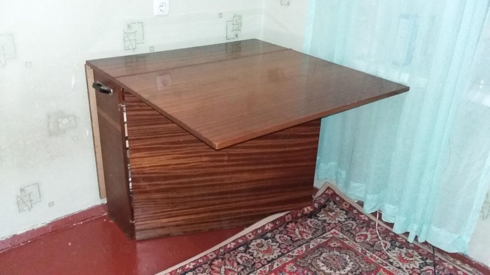 Продам стол книжка.