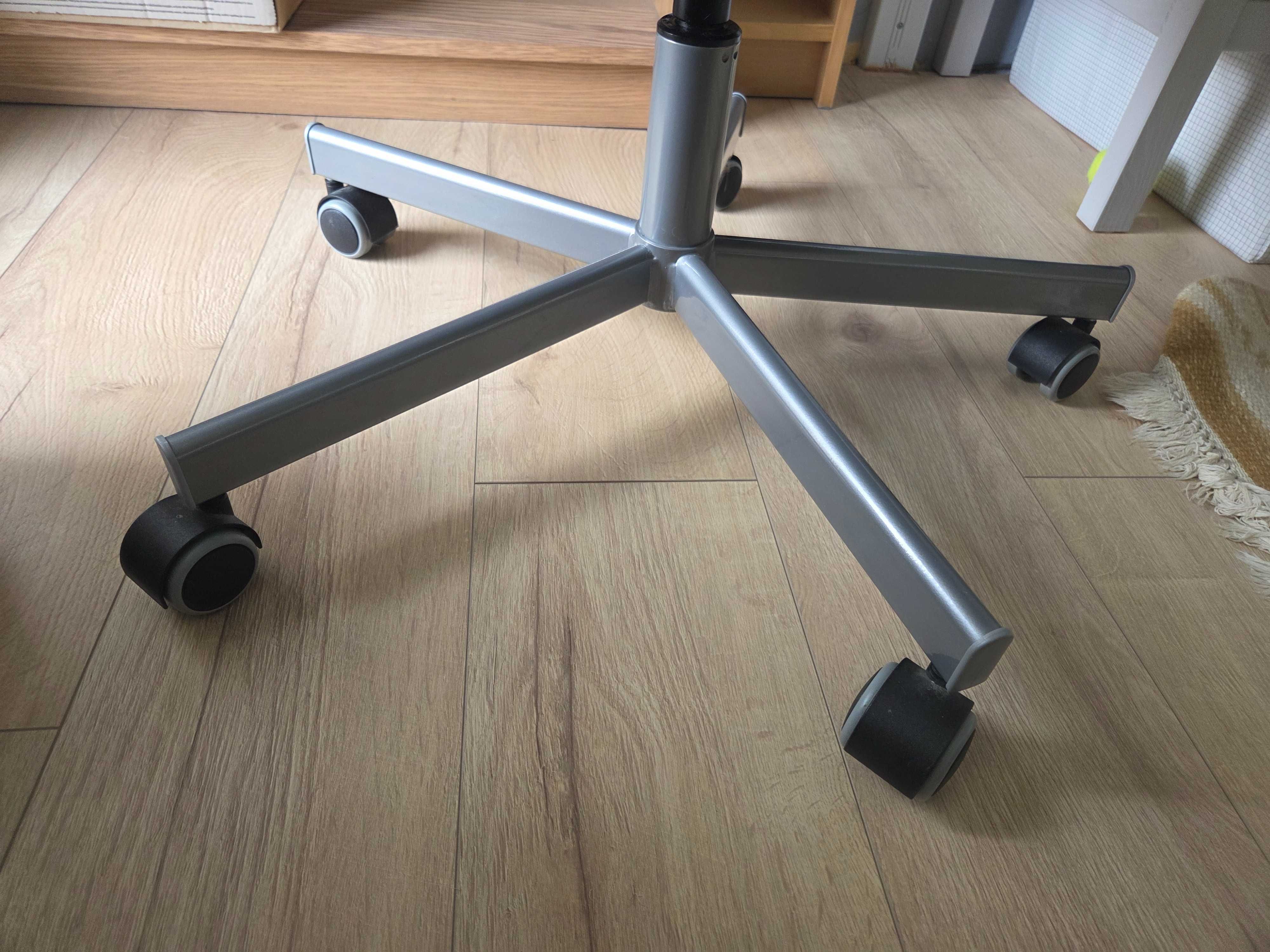 Стол ikea Skruvsta