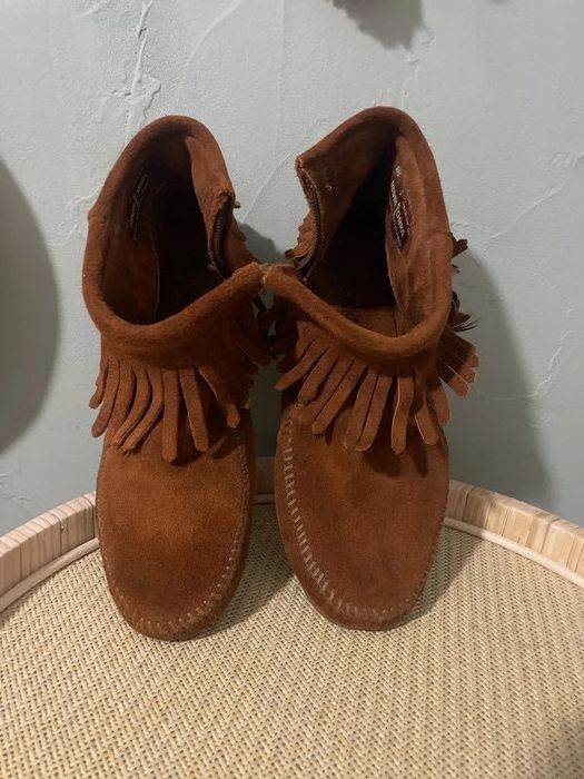 Minnetonka Дамски велурени боти 35 номер