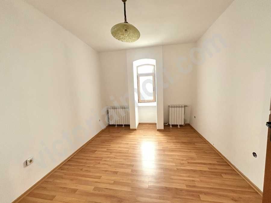 Продава се Тристаен апартамент в Горна Оряховица - 85 кв.м за 1153 €/кв.м - Снимка #3