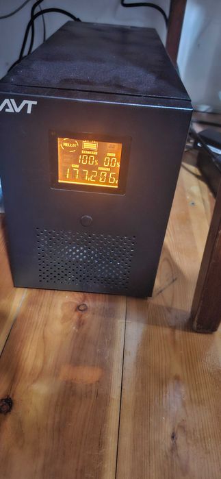 AVT UPS 3000W c аккумулятор 12волт 8ампер