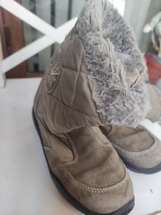 Зимни детски ботуши.