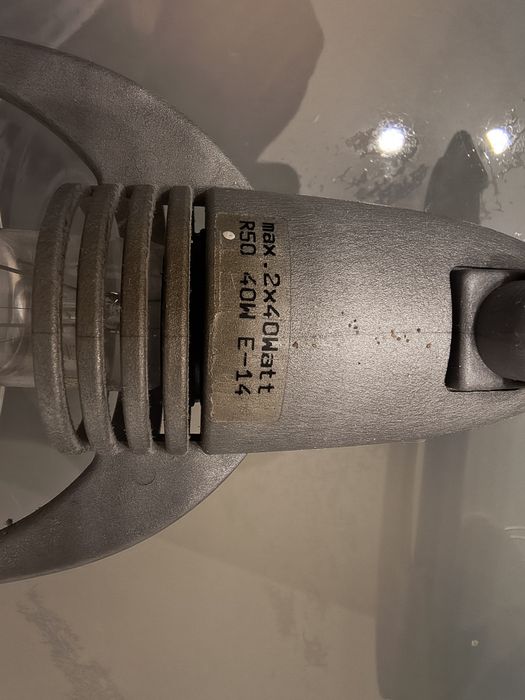 Лампа-спот с дървена основа