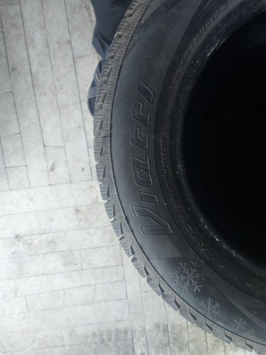 Продам комплект резины зимняя