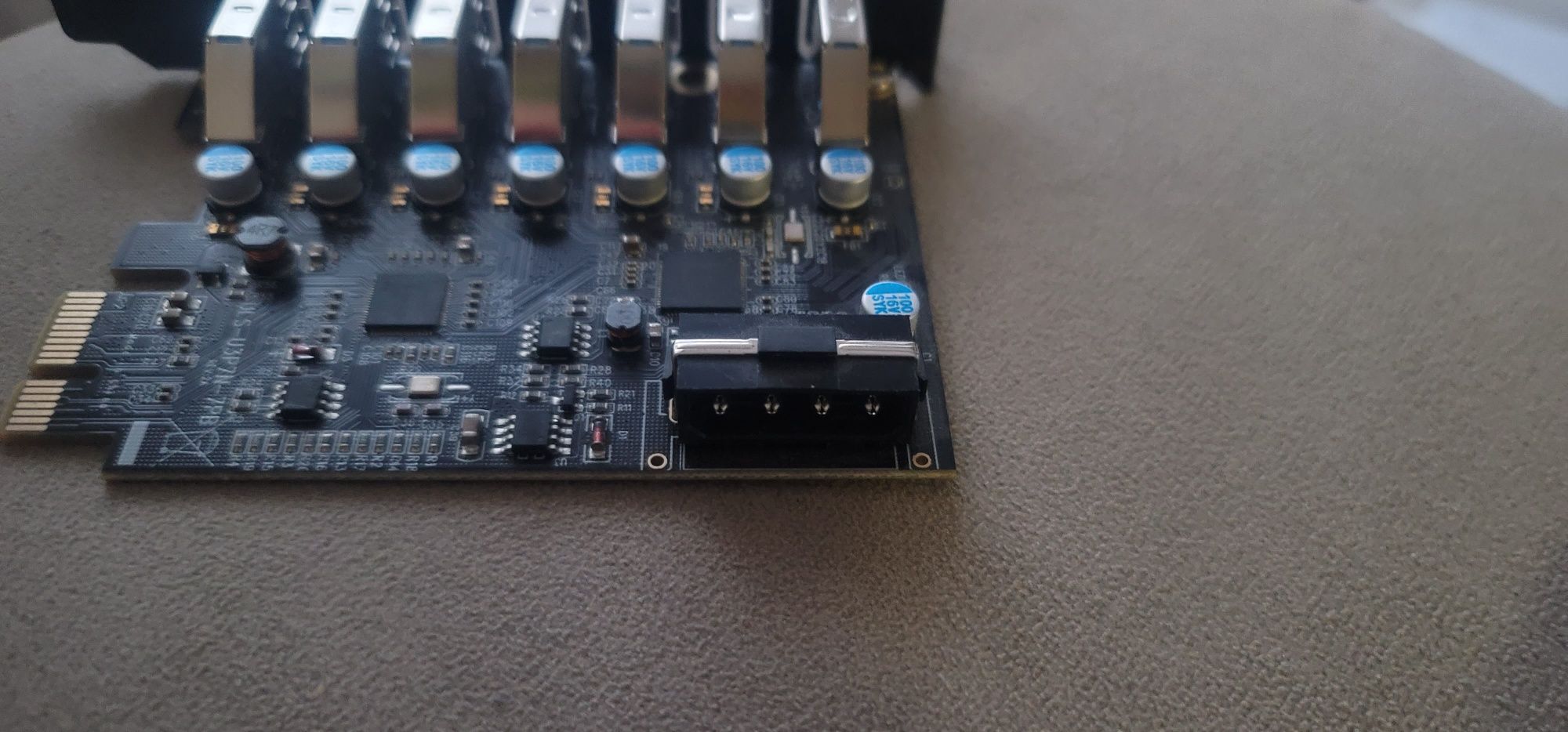 Extensie USB 3.0 cu 7 porturi PCI-E