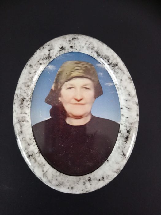 Cruci marmura cruci granit poza ceramica mozaic scris în cimitir gard