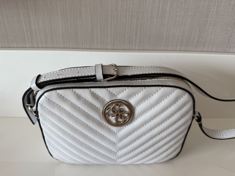 Дамска чанта Love Moschino, Guess