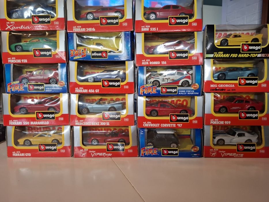 Модели на колички Burago 1:43