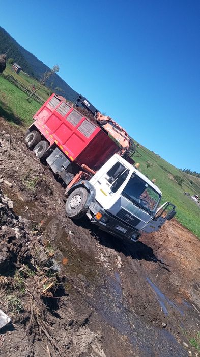 Man basculanta cu macara