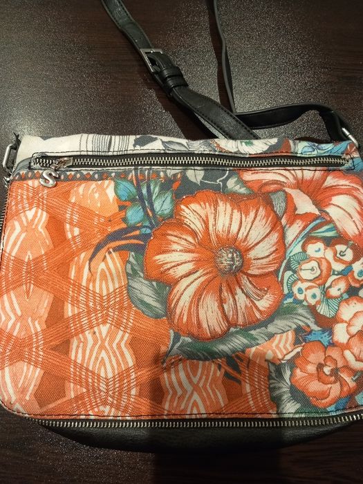 Desigual оригинална чанта за през рамо