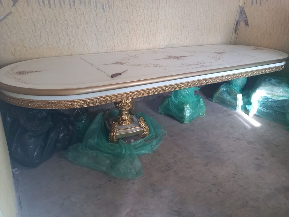 Vând mobila de lux model baroc