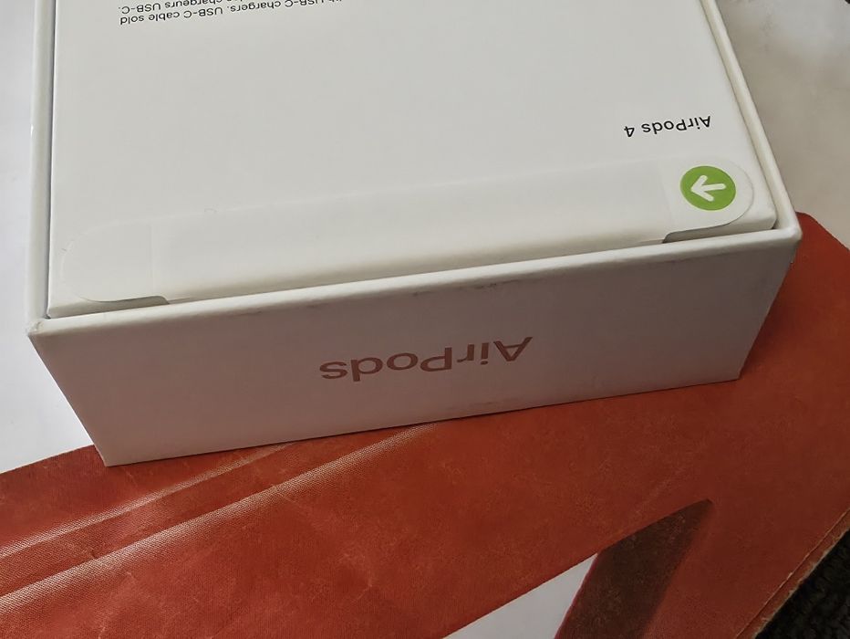 ЗАПЕЧАТАНИ Apple AirPods 4 Гаранция A1 2027г. Bluetooth White / Бели