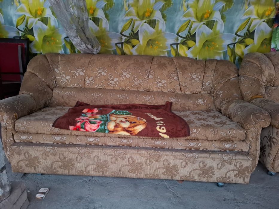 Отдам диван и кресло