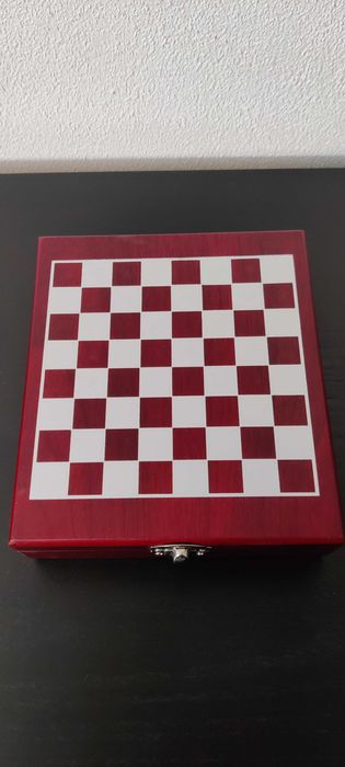 set sah si ustensile pentru sticla de vin, nou