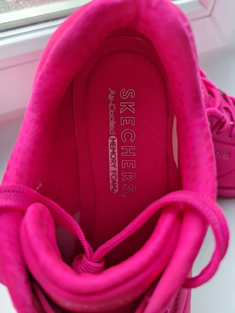 Продам кросовки SKECHERS LA